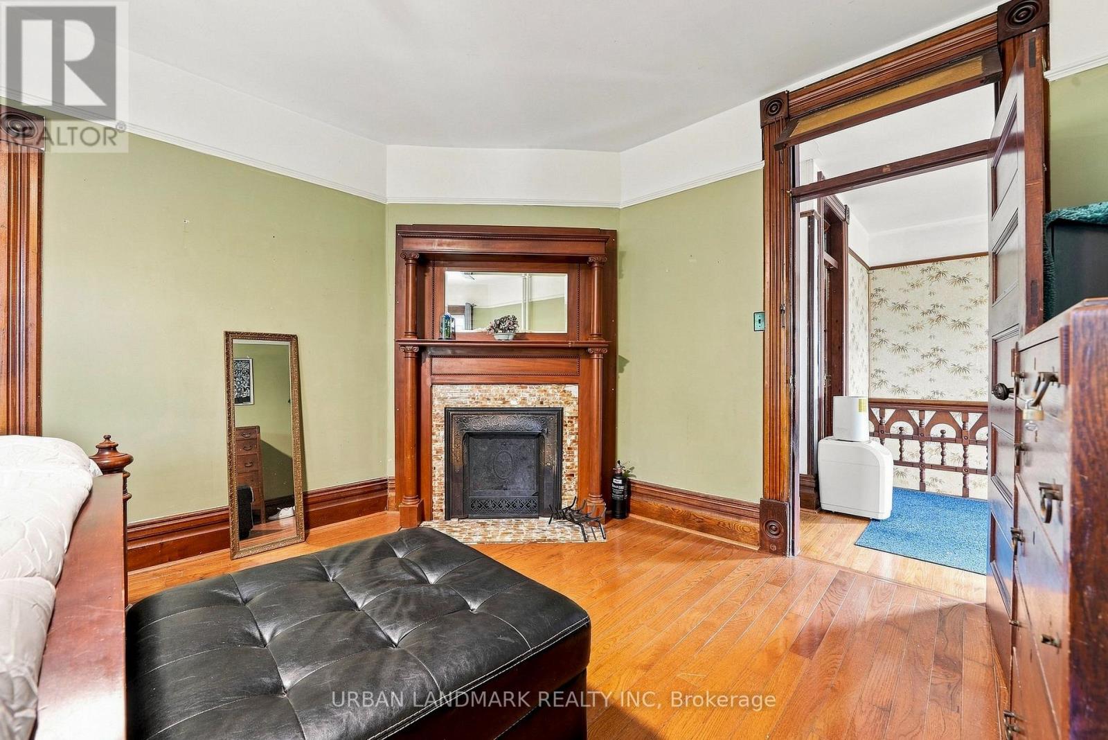 158 ST LAWRENCE STREET E - Image 32