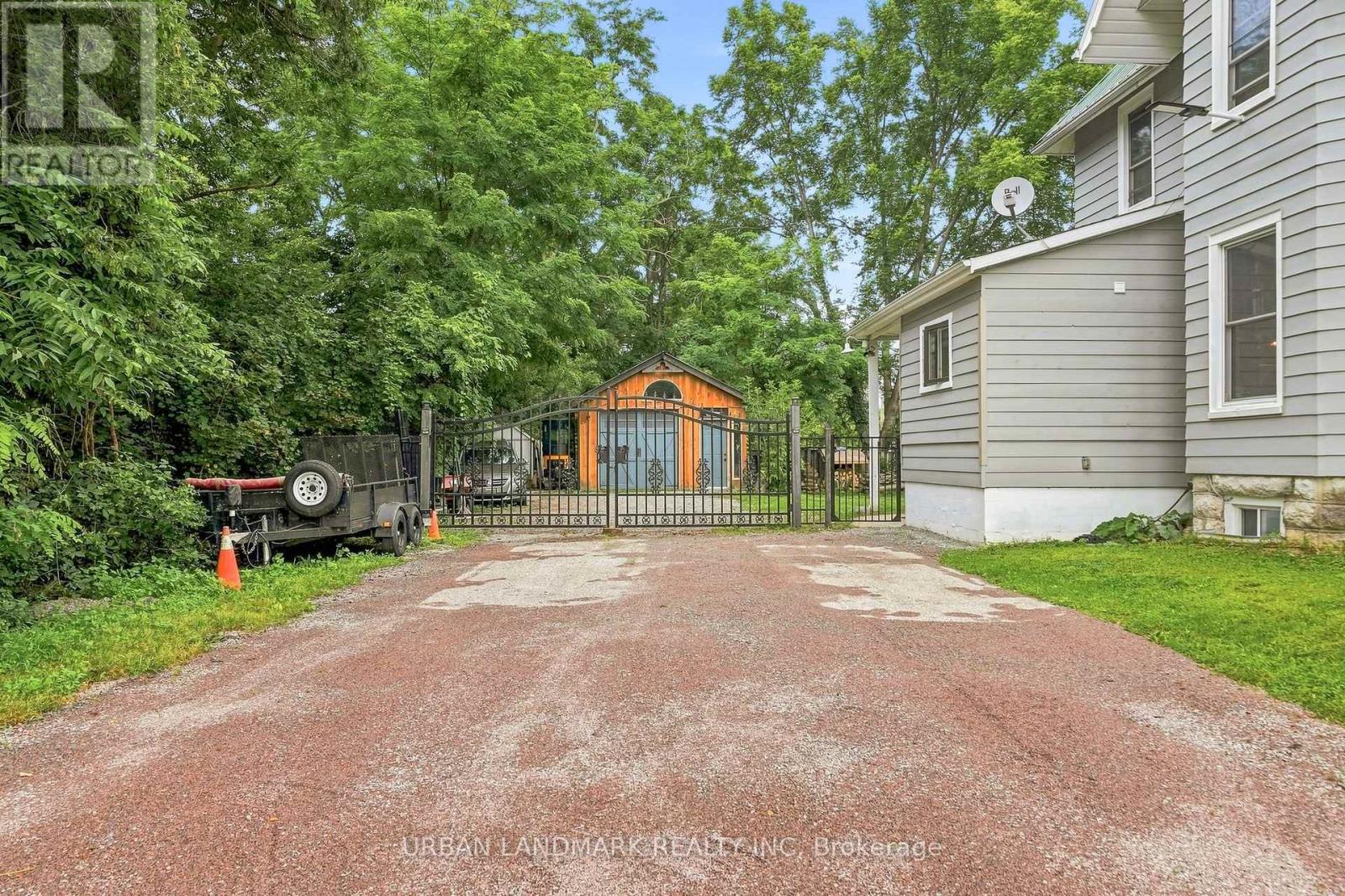158 ST LAWRENCE STREET E - Image 44