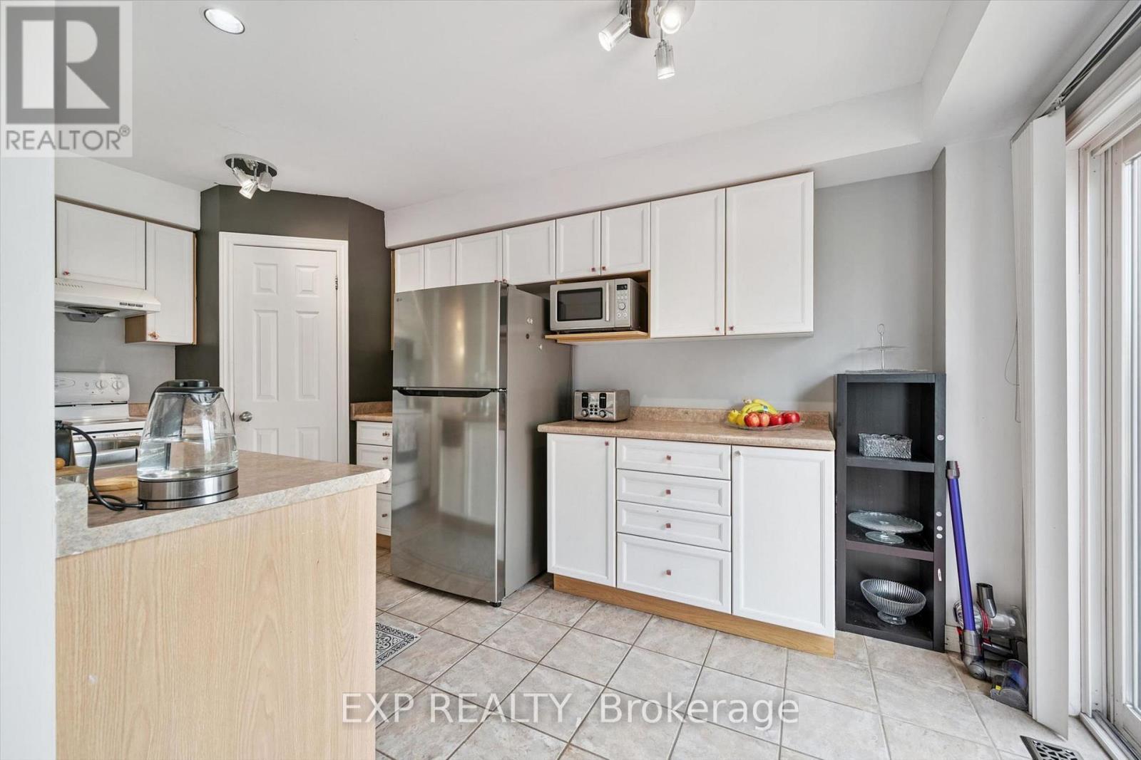 #59 250 AINSLIE STREET S - Image 12