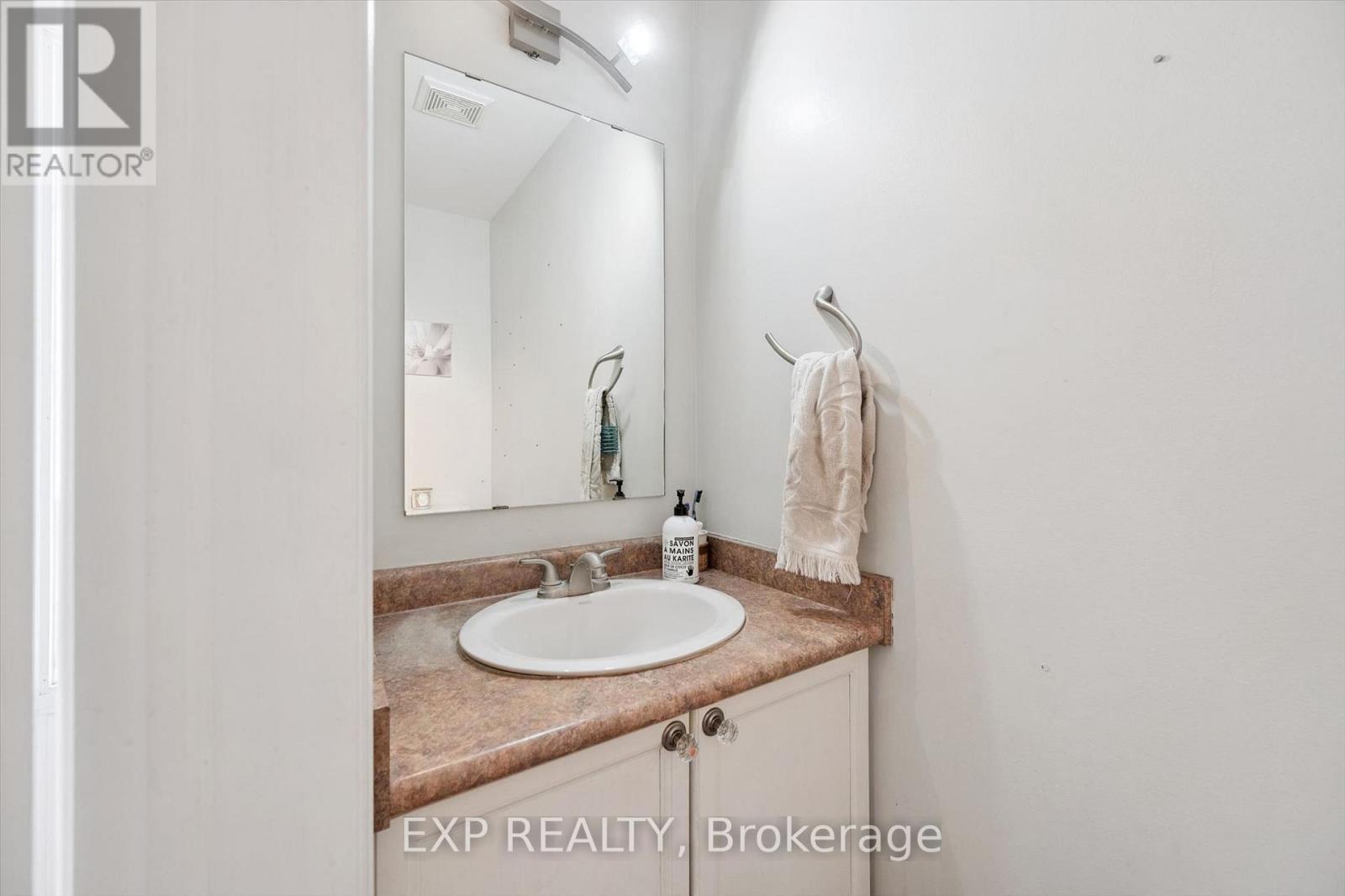 #59 250 AINSLIE STREET S - Image 17