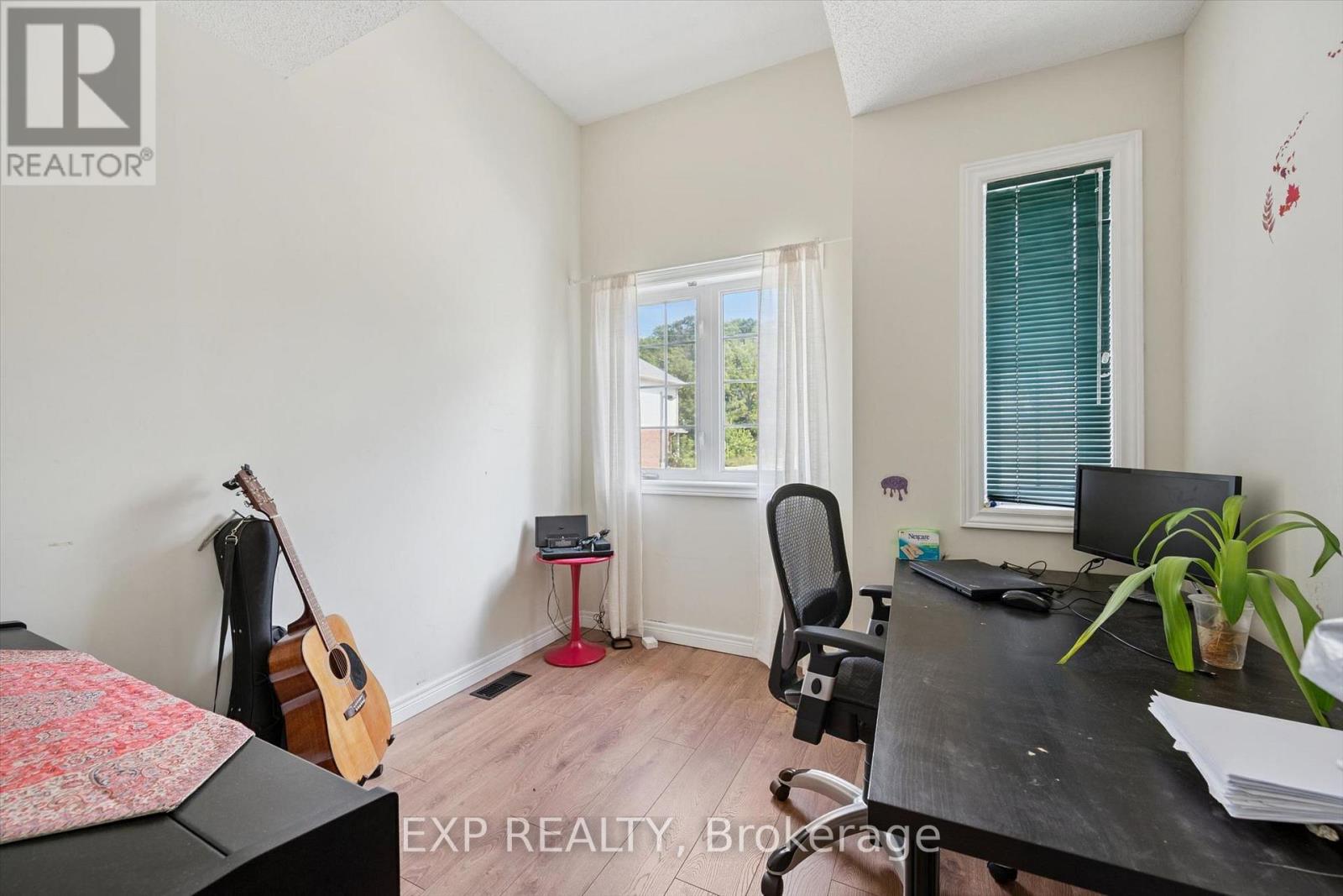 #59 250 AINSLIE STREET S - Image 23