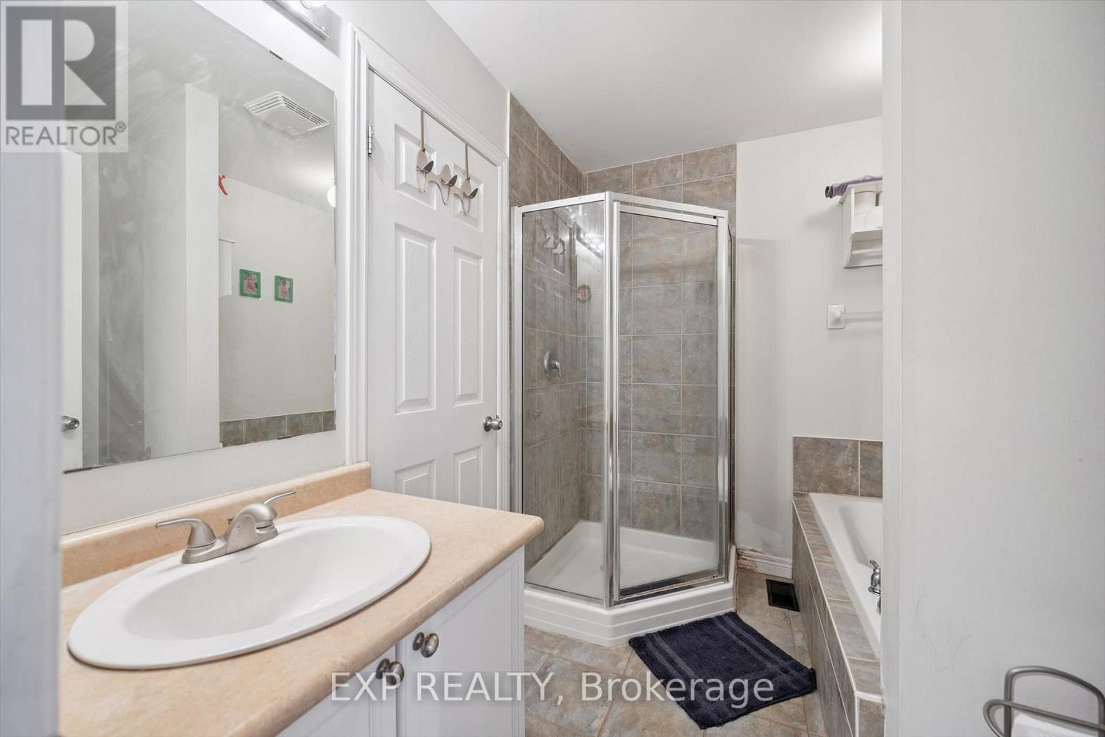 #59 250 AINSLIE STREET S - Image 24