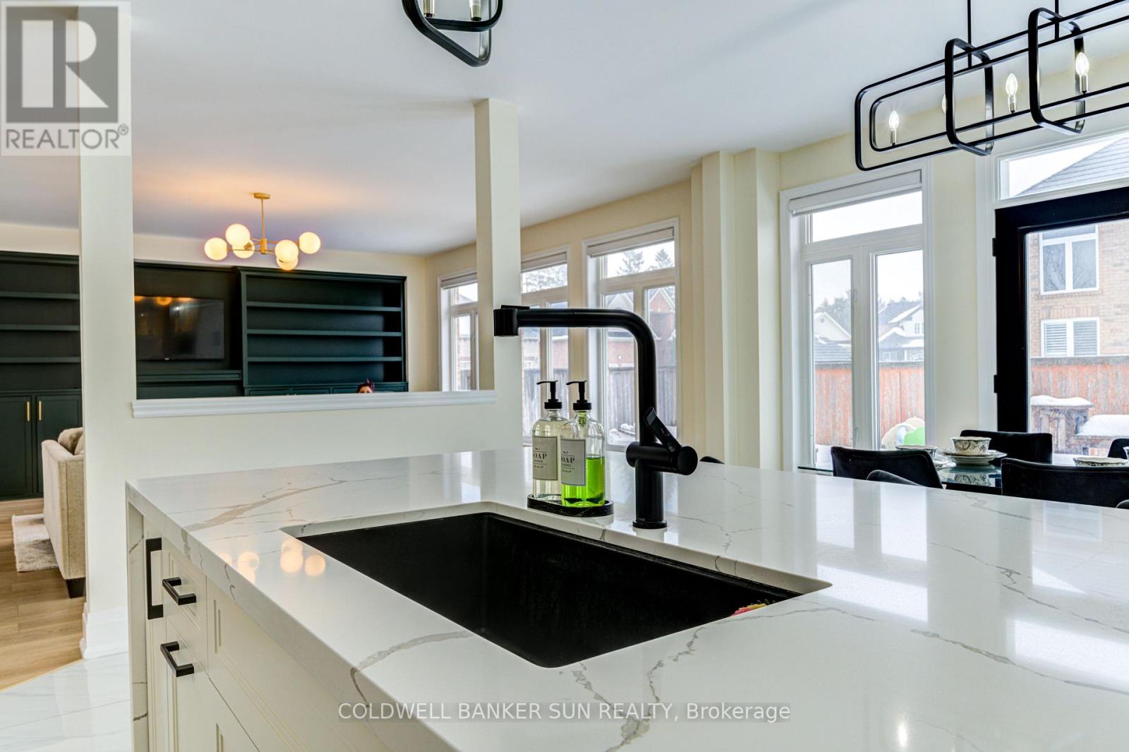 33 ELLIS CRESCENT - Image 20