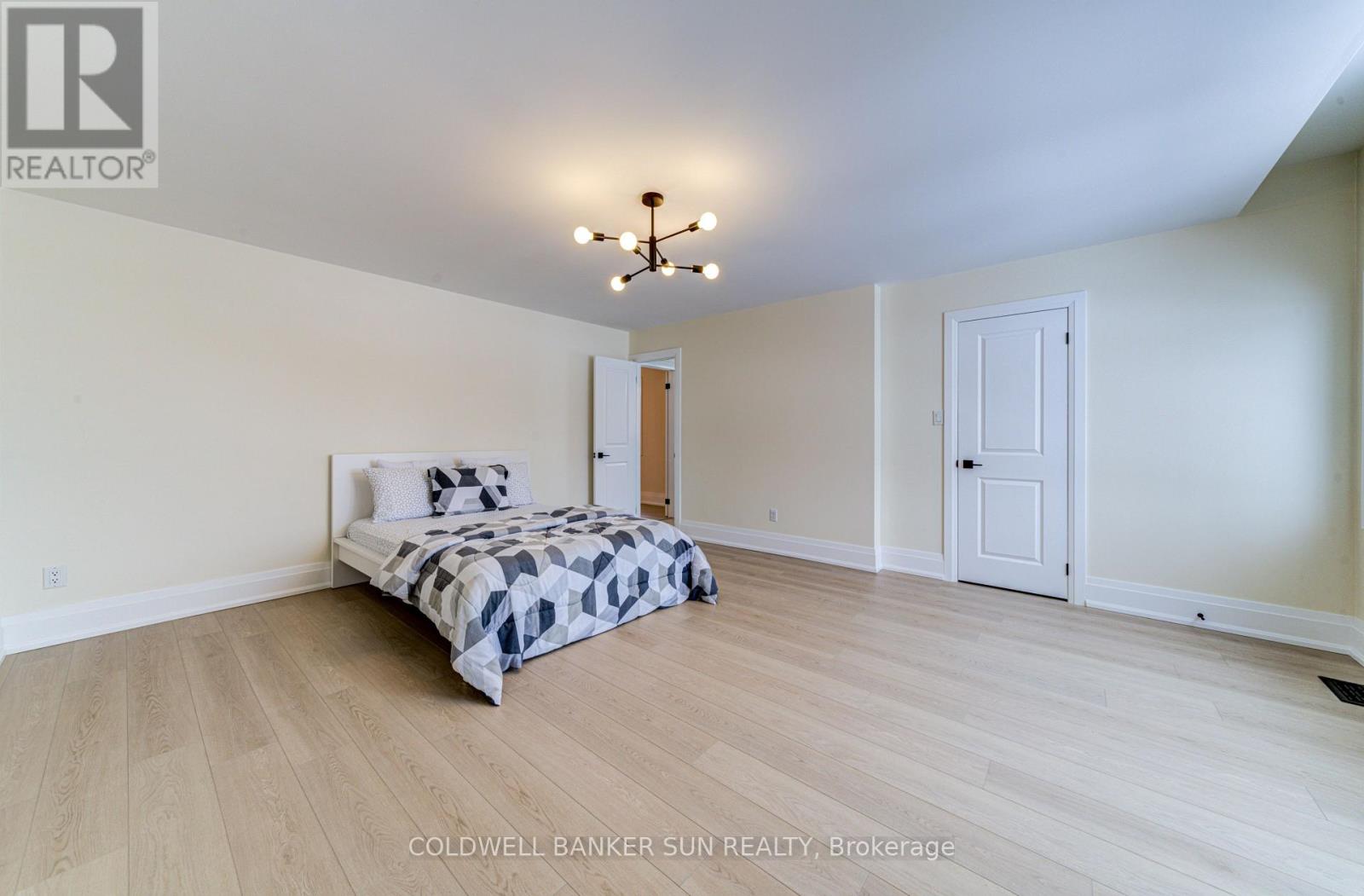 33 ELLIS CRESCENT - 31