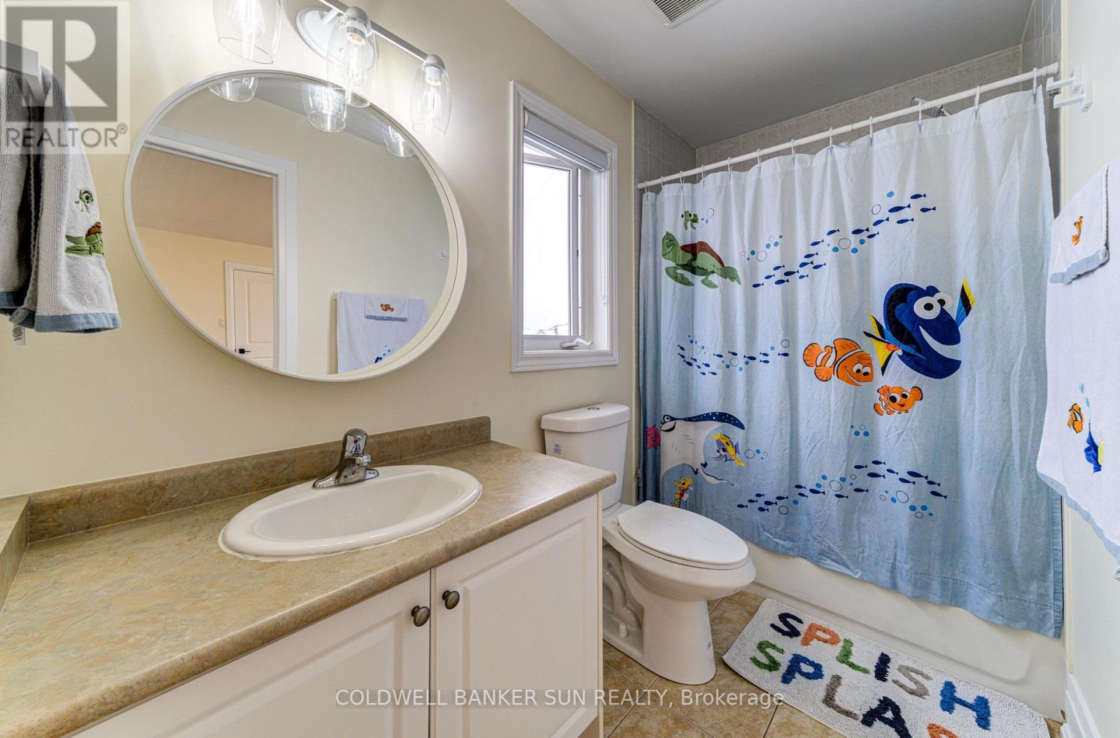 33 ELLIS CRESCENT - 34