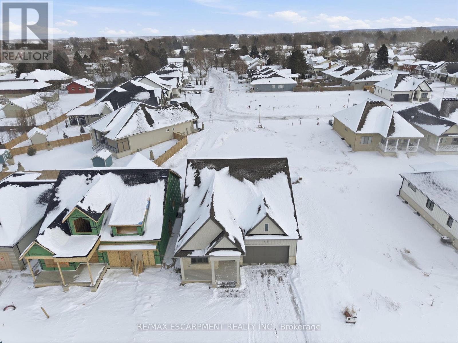 15 OAKLEY DRIVE - 38