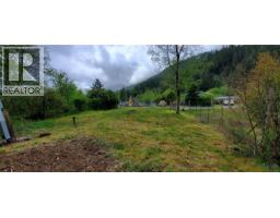 8 Freda Rd, Tahsis, BC V0P1X0 Photo 6