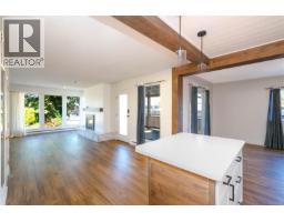 Kitchen - 729 Holm Rd, Campbell River, BC V9W5R5 Photo 7