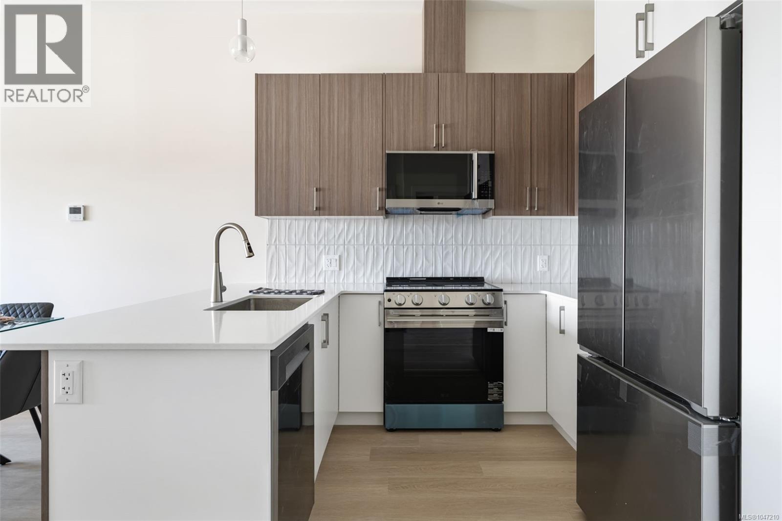 #303 777 Station Ave - Image 9