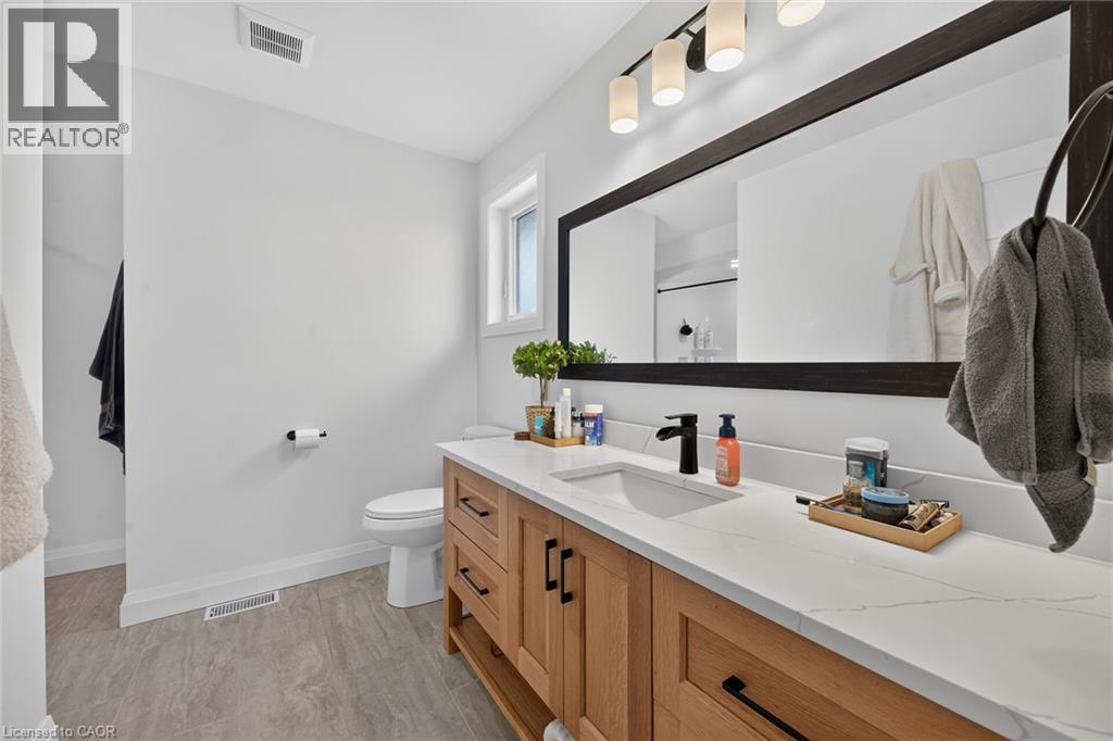 33 MONTURE Street N - Image 18