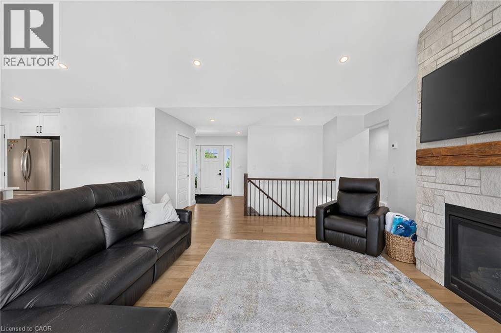 33 MONTURE Street N - Image 9