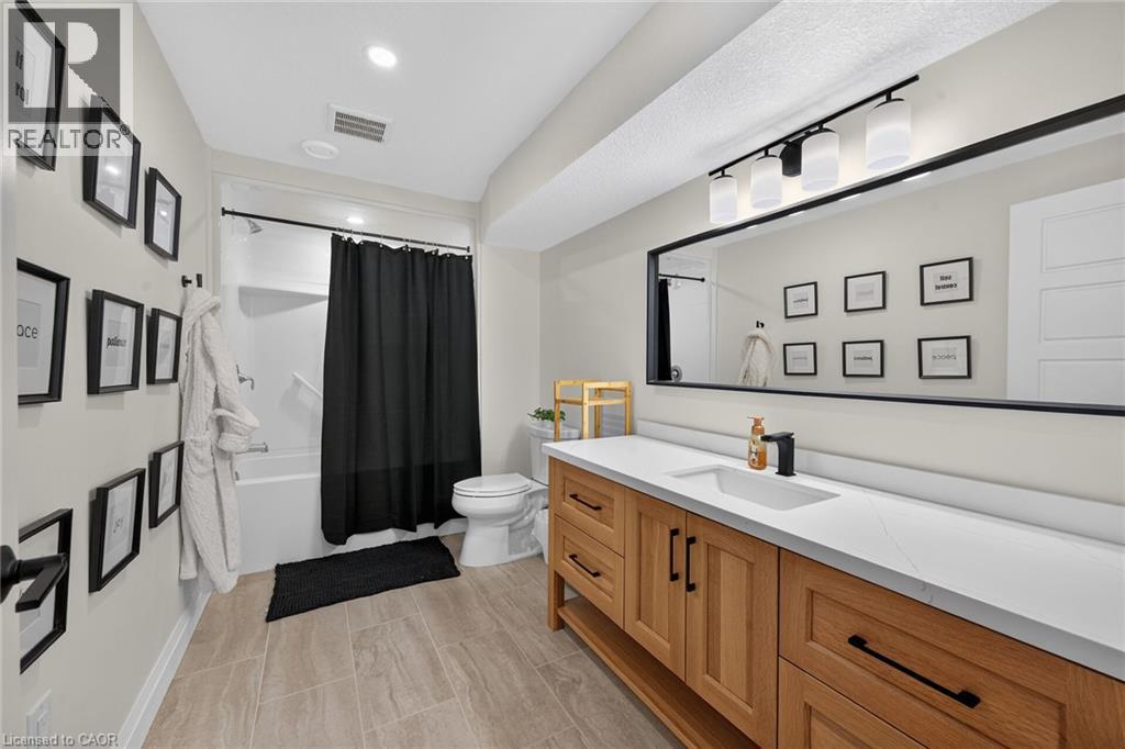 33 MONTURE Street N - 31