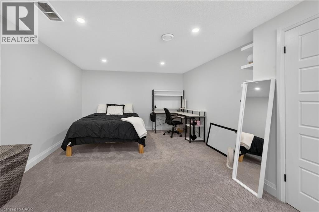 33 MONTURE Street N - 30