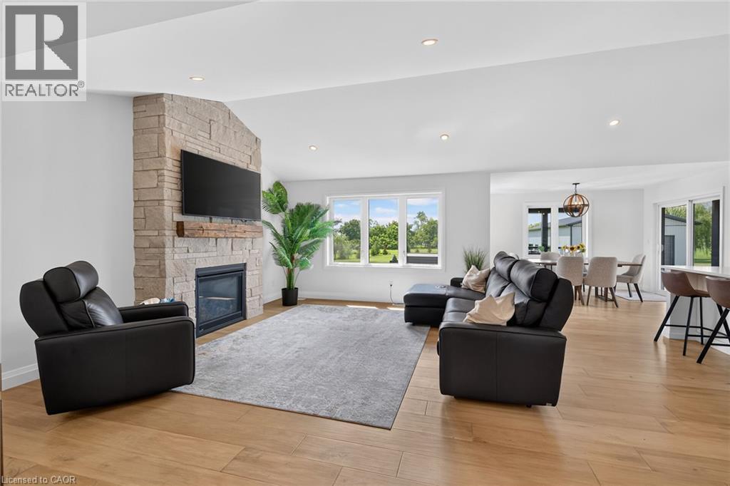 33 MONTURE Street N - Image 6