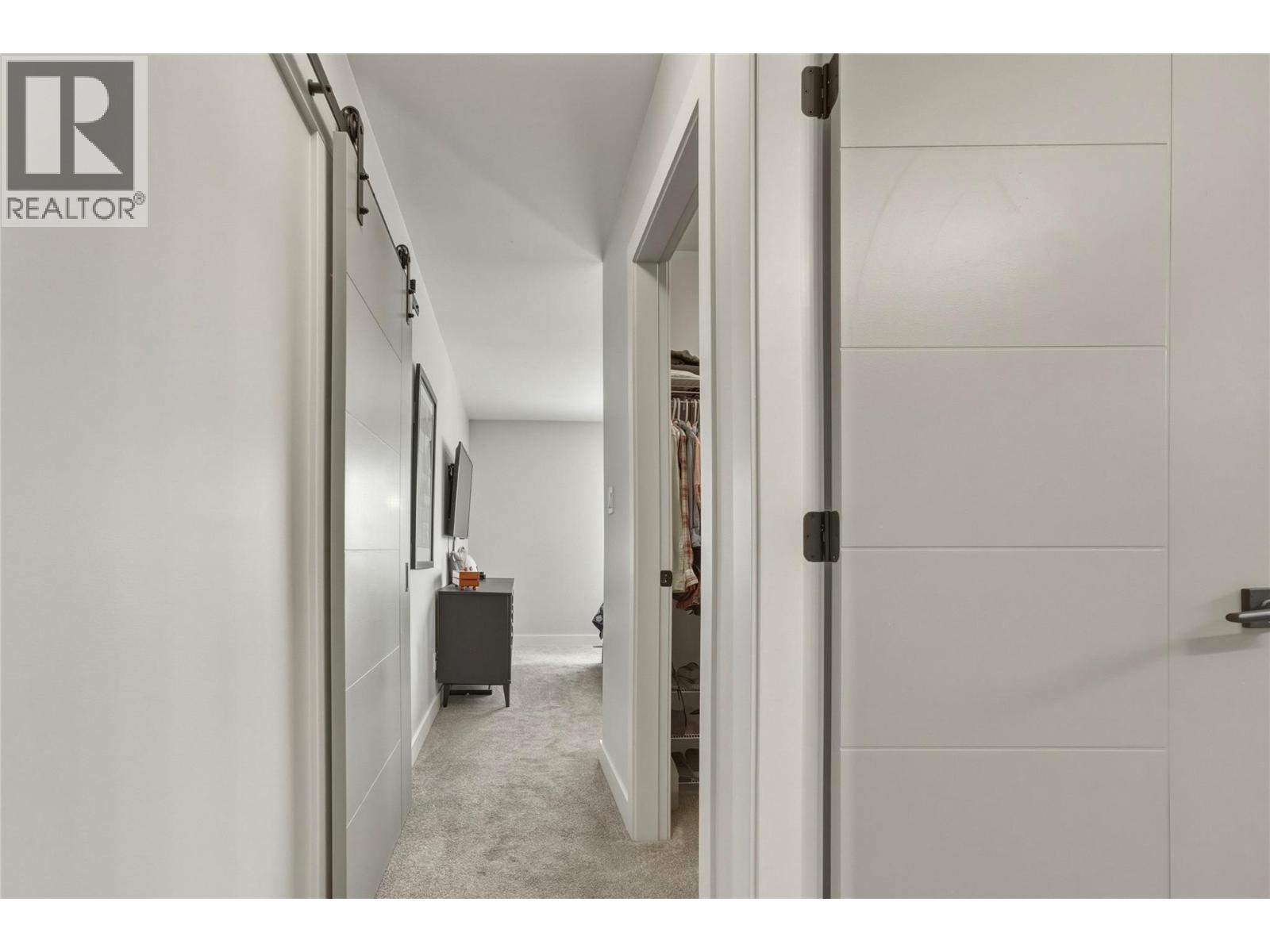 #1 3405 16 Avenue - 26