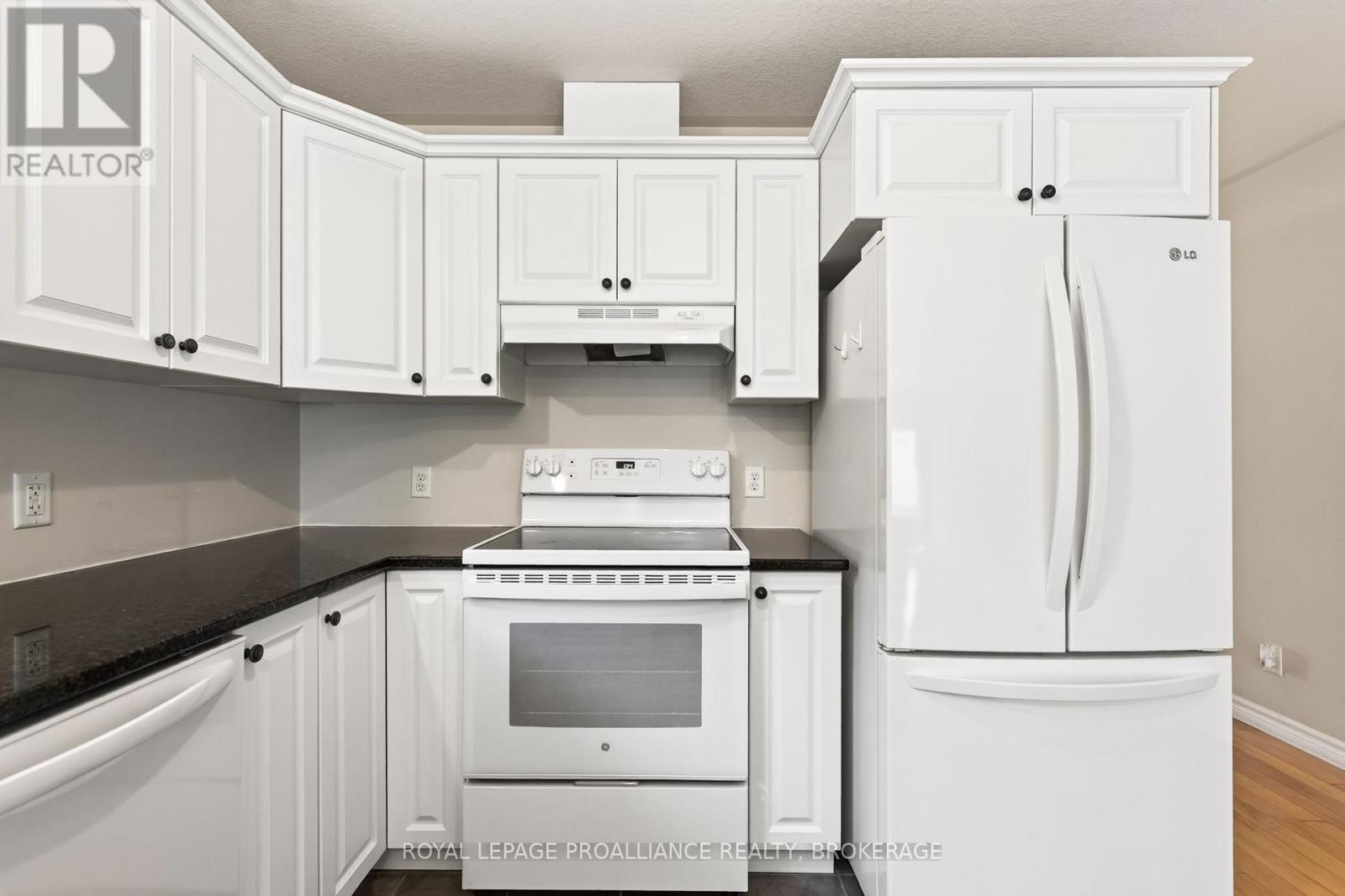 1097 CROSSFIELD AVENUE - Image 18