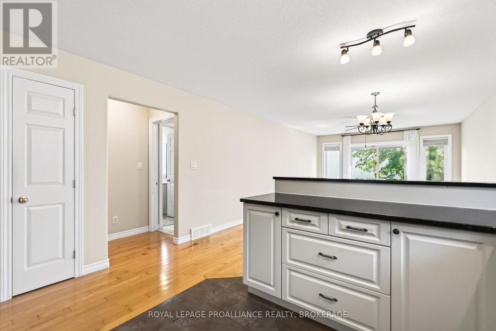 1097 CROSSFIELD AVENUE - Image 19