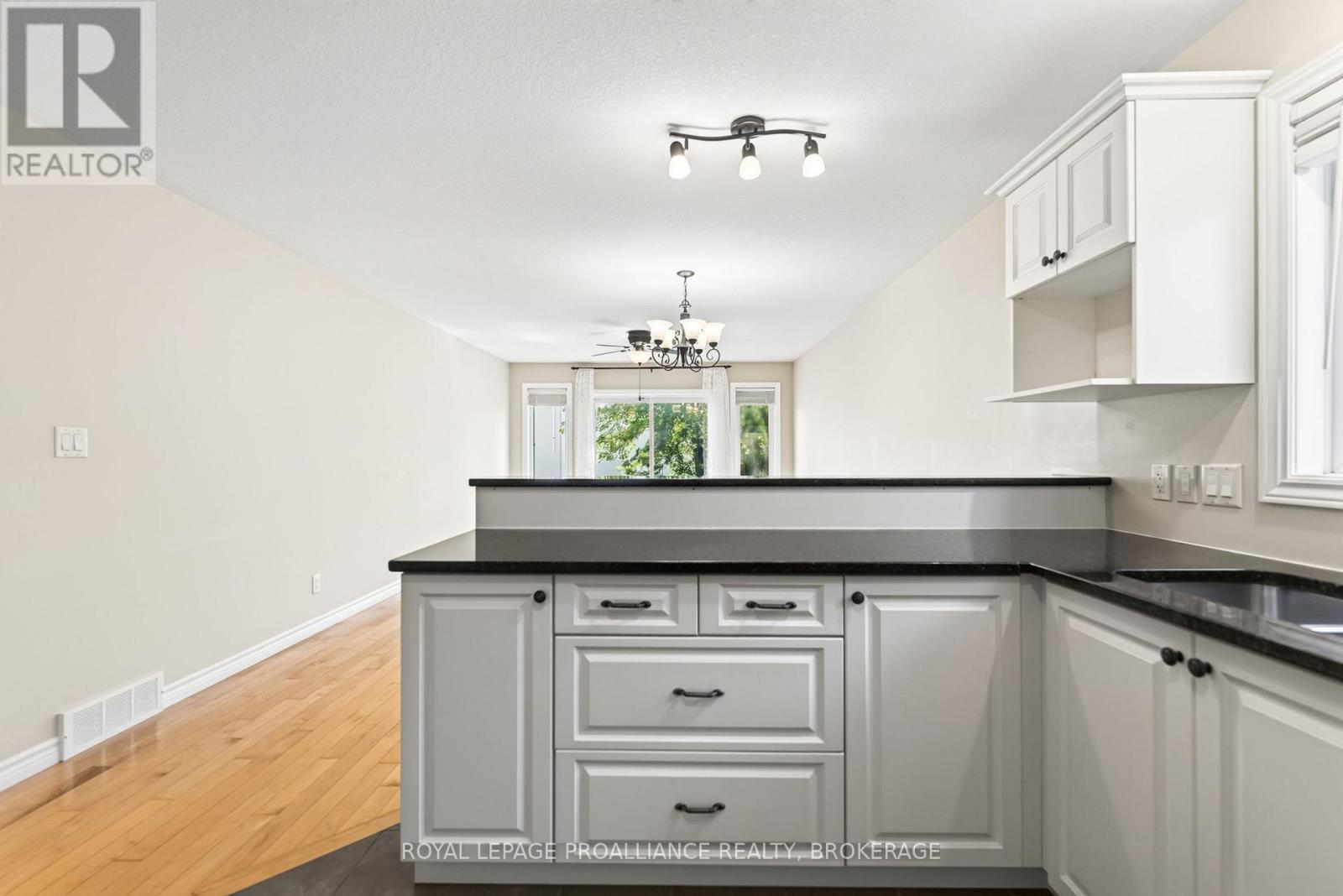 1097 CROSSFIELD AVENUE - Image 20