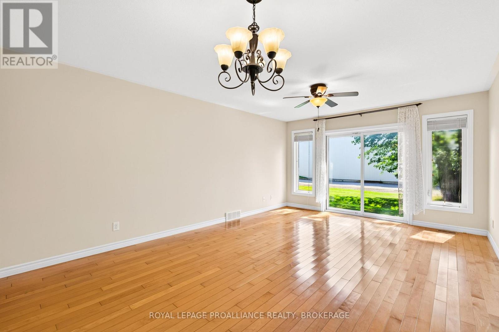 1097 CROSSFIELD AVENUE - Image 22