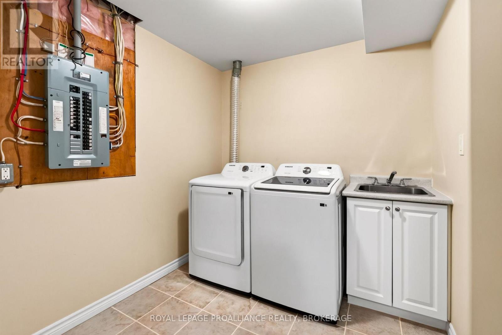 1097 CROSSFIELD AVENUE - Image 34