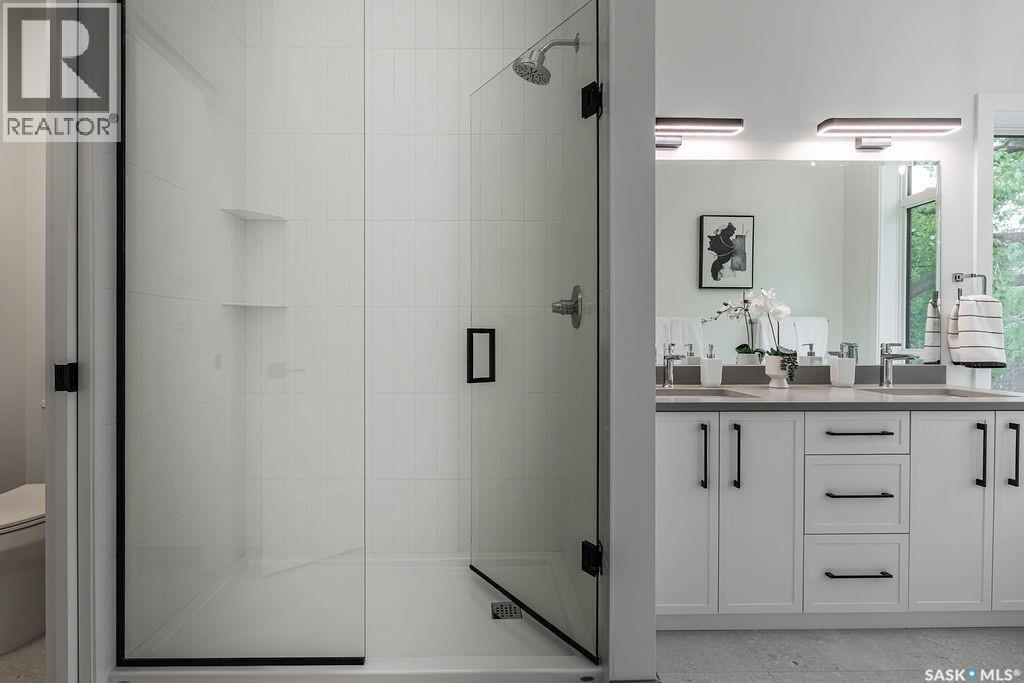 1139 13th STREET E - Image 36