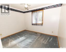 336 Columbia Avenue, Kerrobert, SK S0L1R0 Photo 21