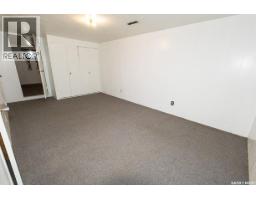 336 Columbia Avenue, Kerrobert, SK S0L1R0 Photo 35