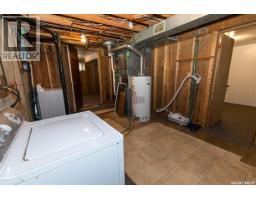 336 Columbia Avenue, Kerrobert, SK S0L1R0 Photo 45