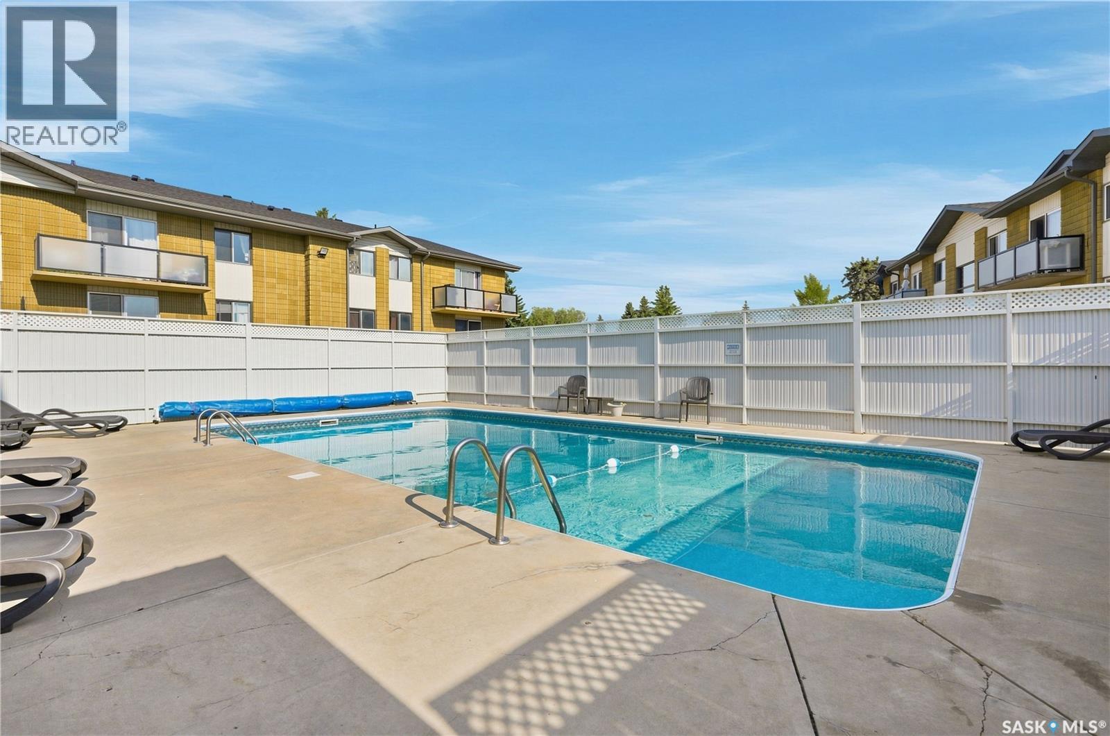 #2 111 St Lawrence CRESCENT - 28