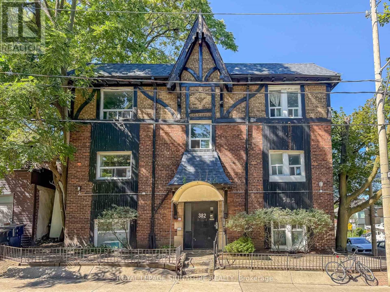Photo of 382 Dovercourt Road