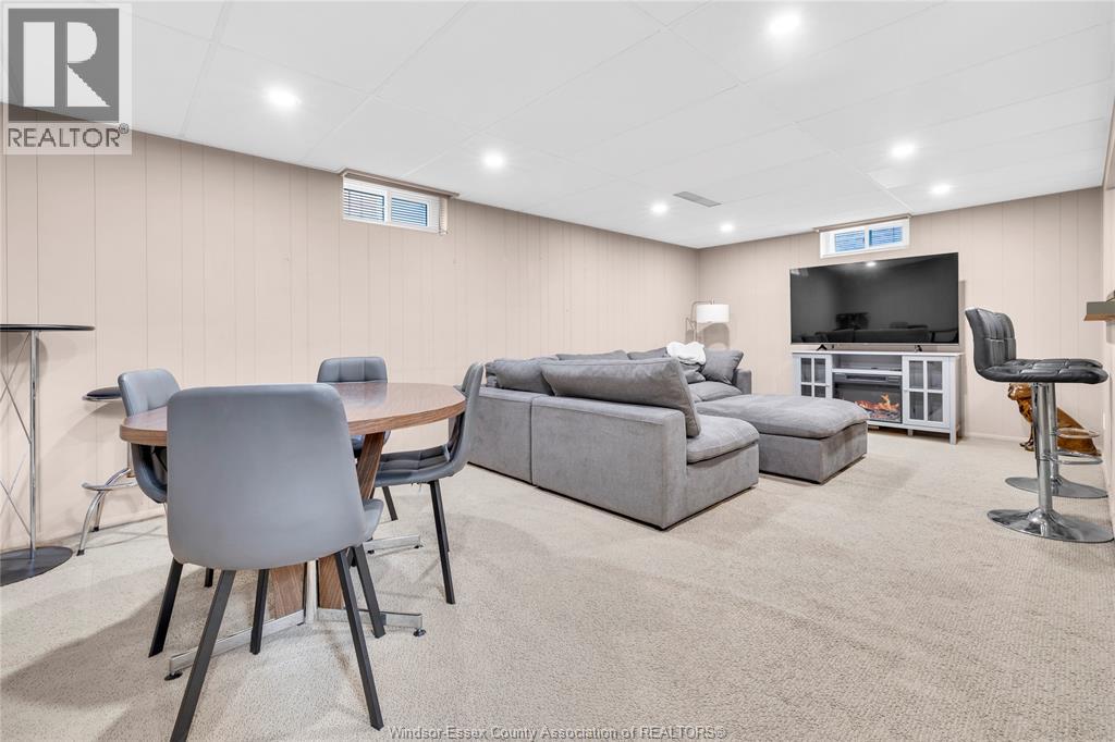3981 WHITNEY - 28