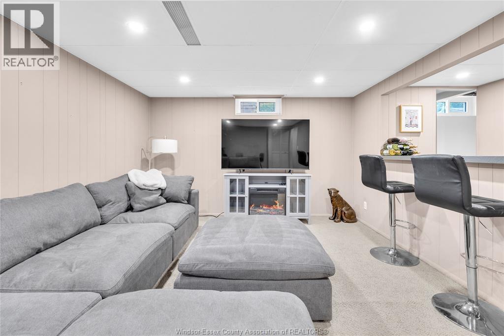 3981 WHITNEY - 29