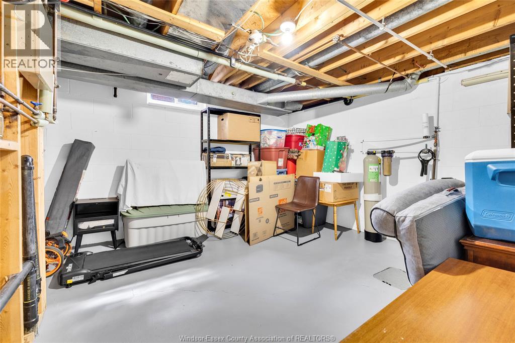 3981 WHITNEY - 35