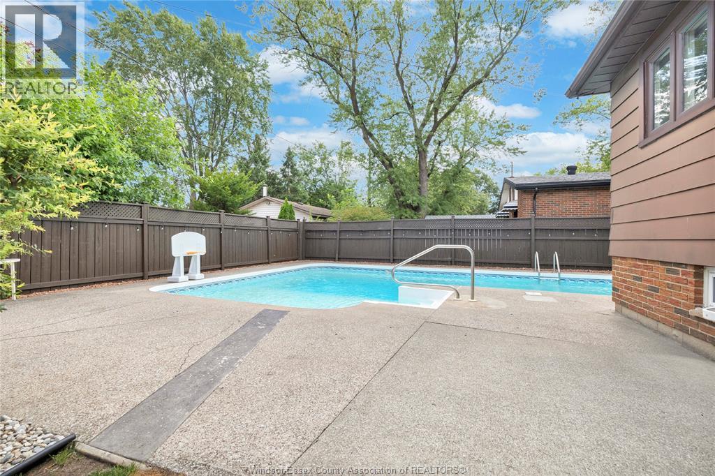 3981 WHITNEY - 42