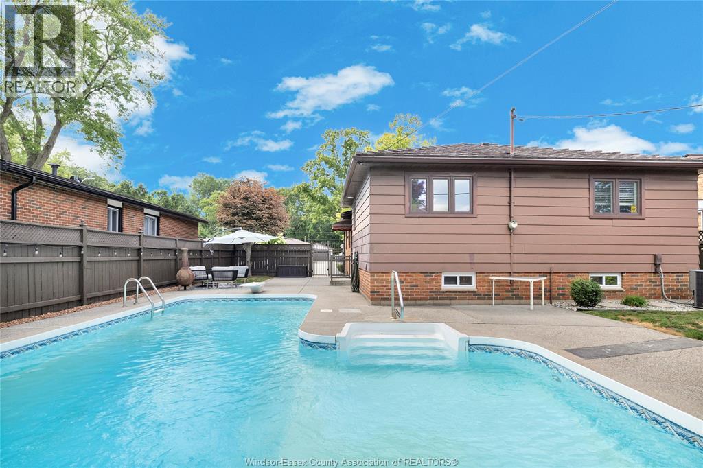 3981 WHITNEY - 40