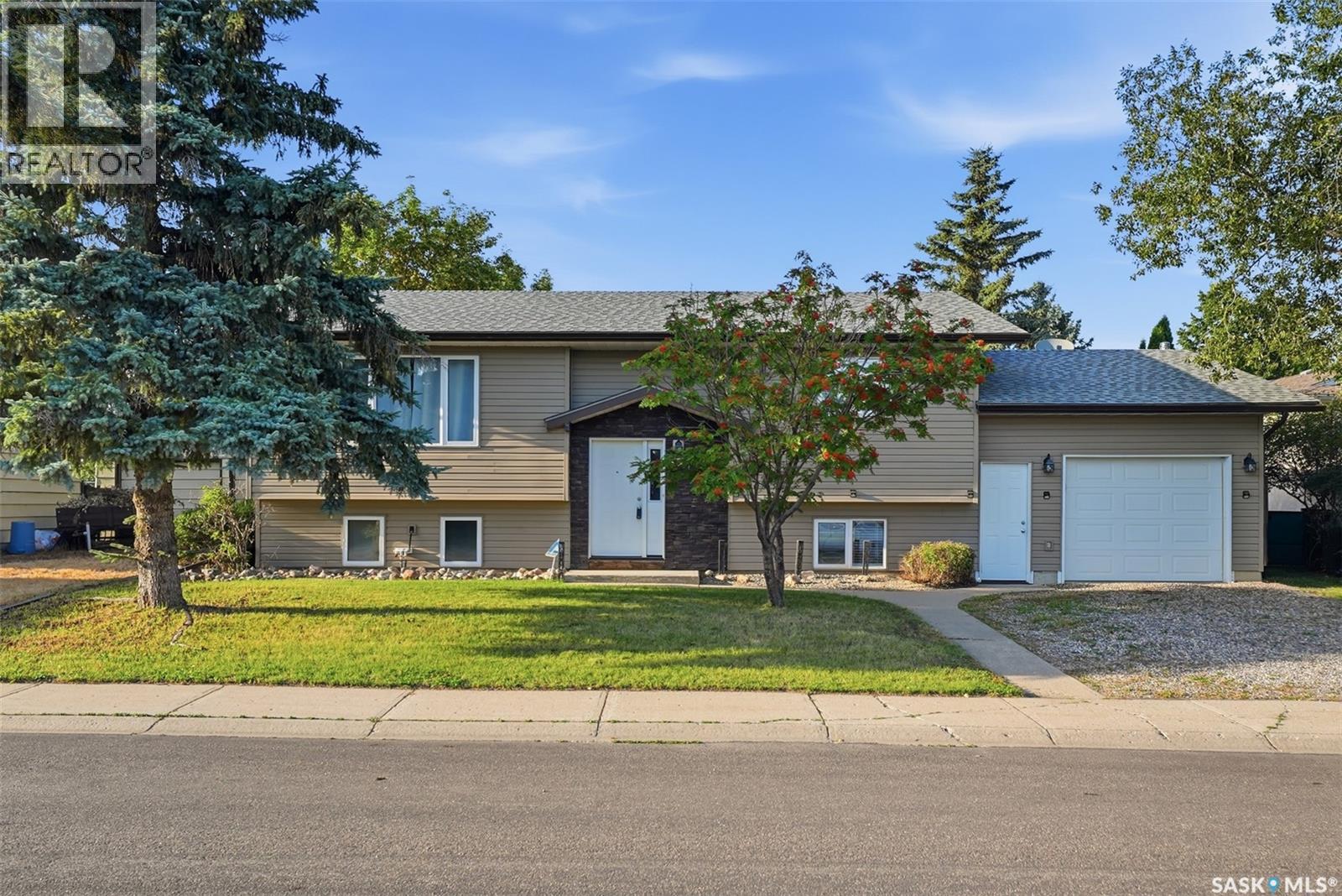 525 Wilken CRESCENT W - 1