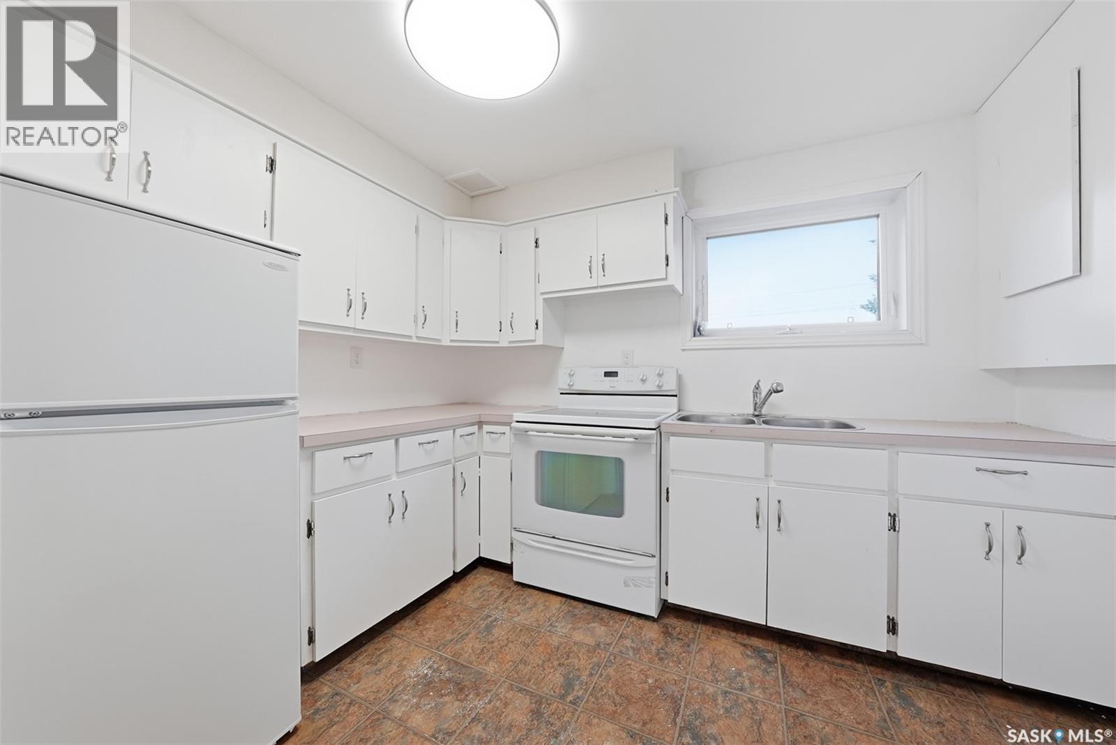 525 Wilken CRESCENT W - Image 39