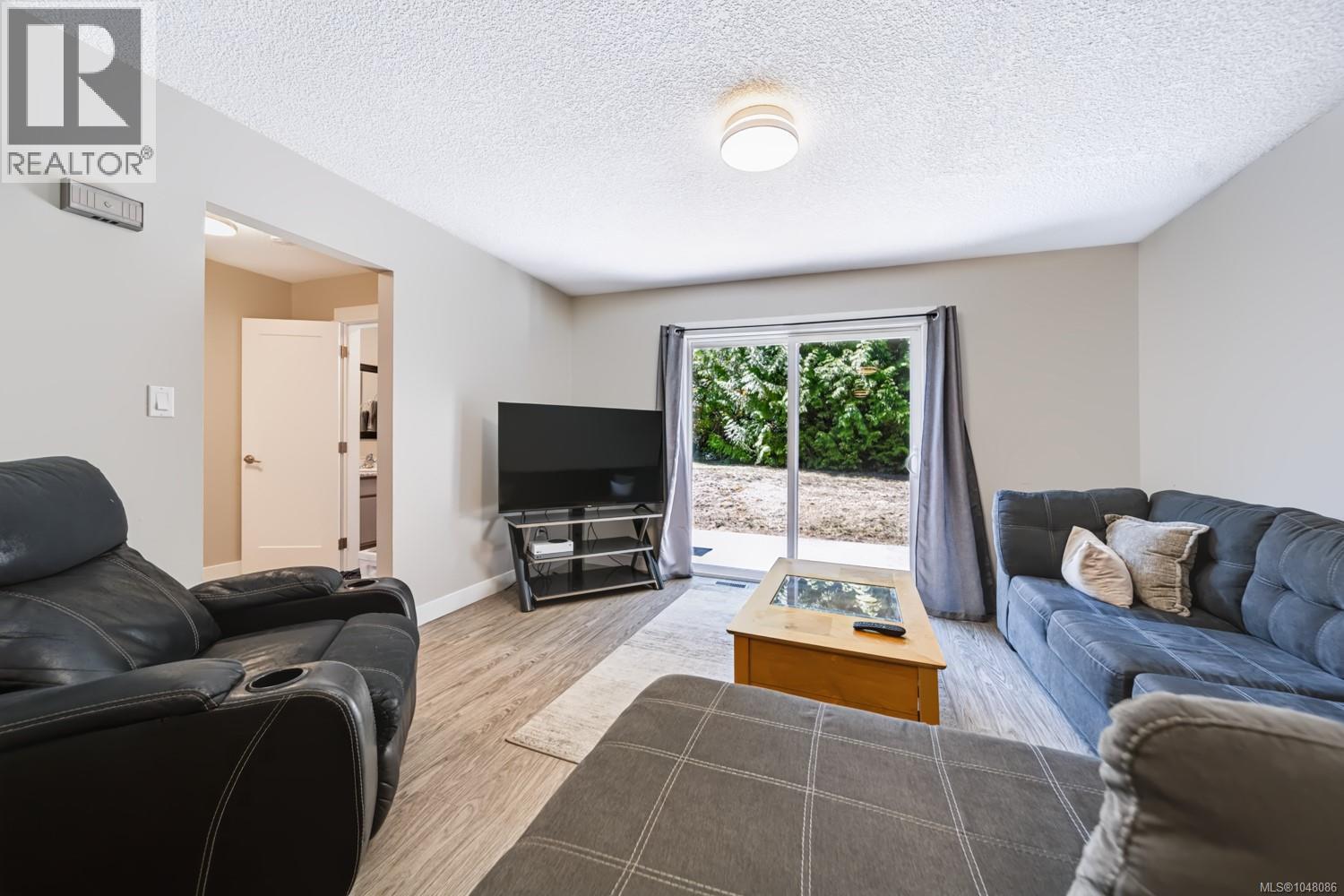 3161 Singleton Rd - 6