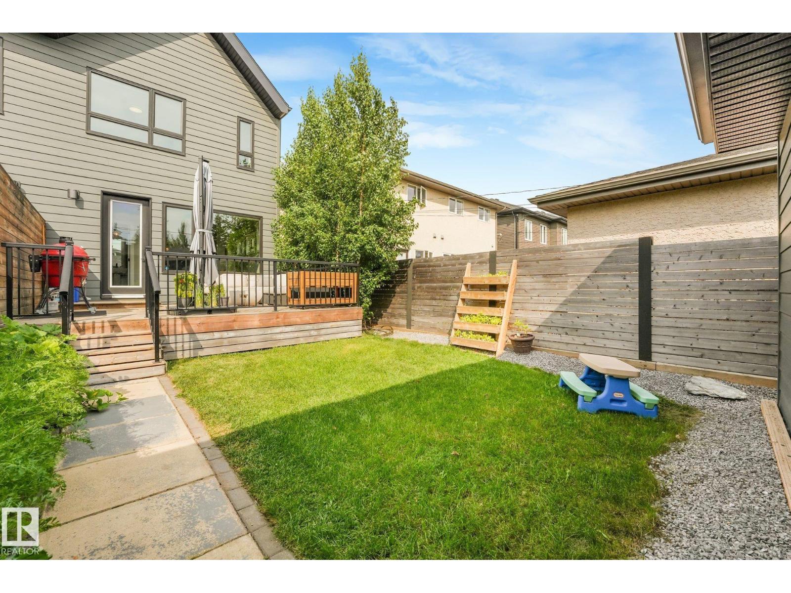 8715 83 AV NW - 46