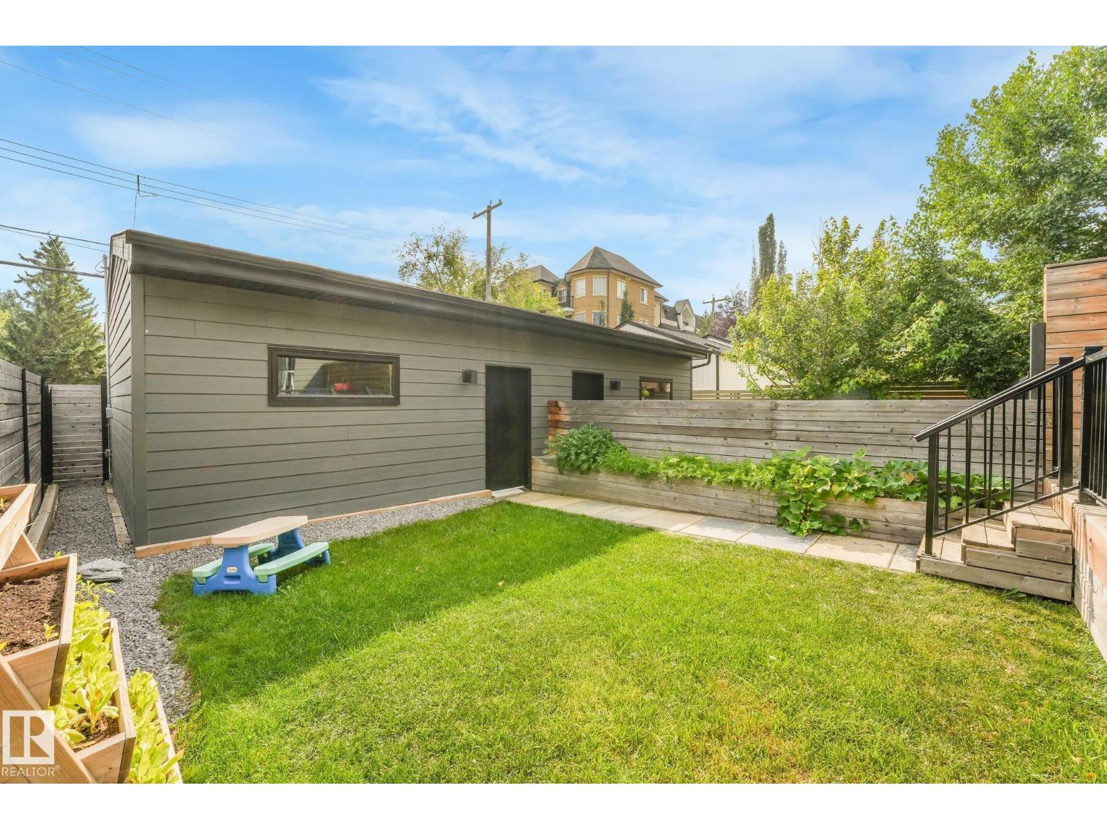 8715 83 AV NW - 47