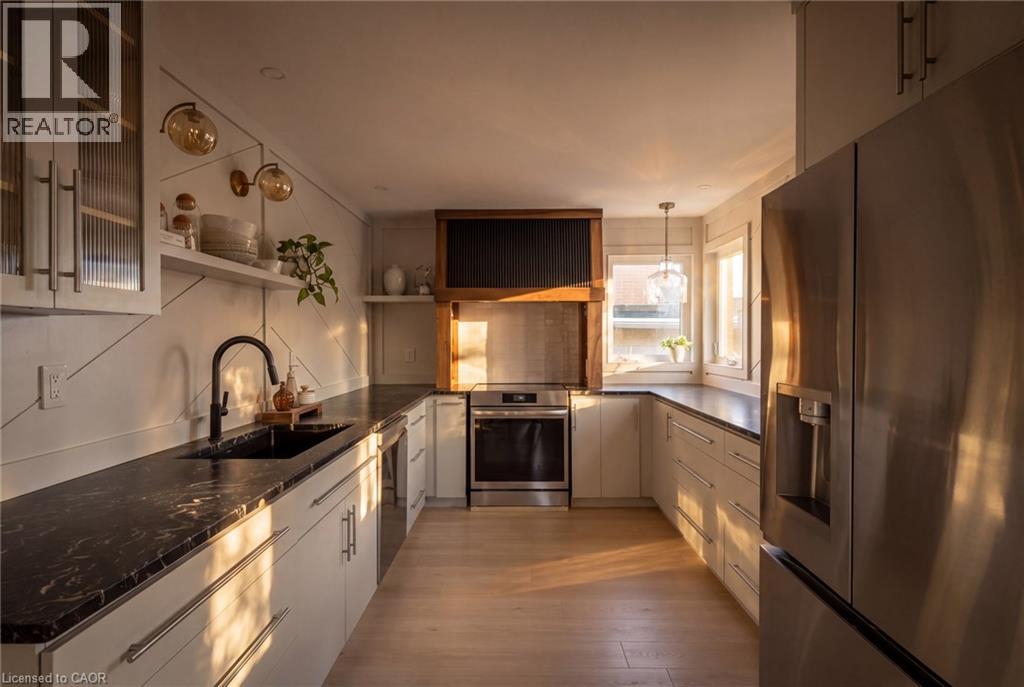 445 SHERRING Street - Image 16
