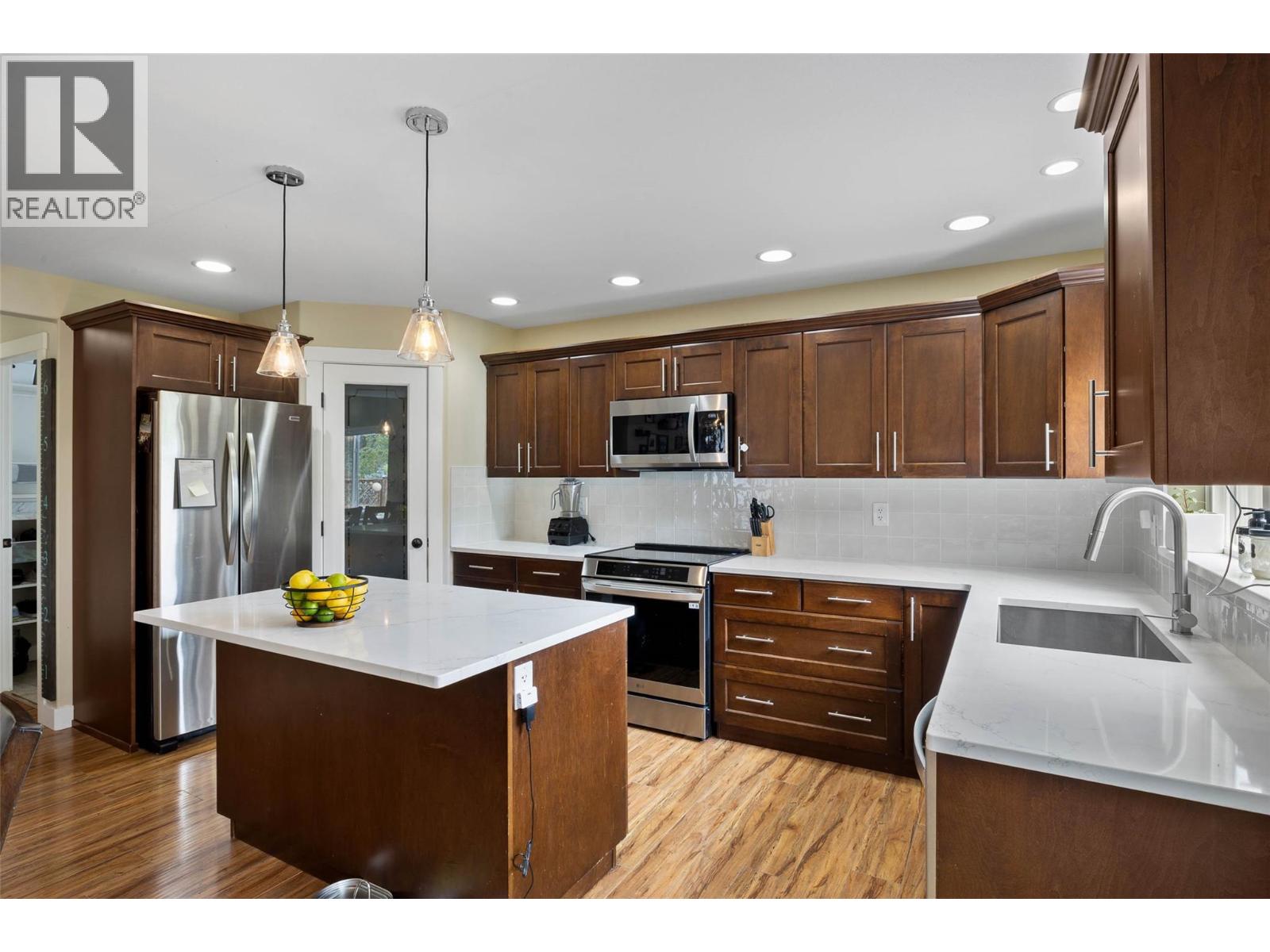 1948 Snowberry Crescent - 14