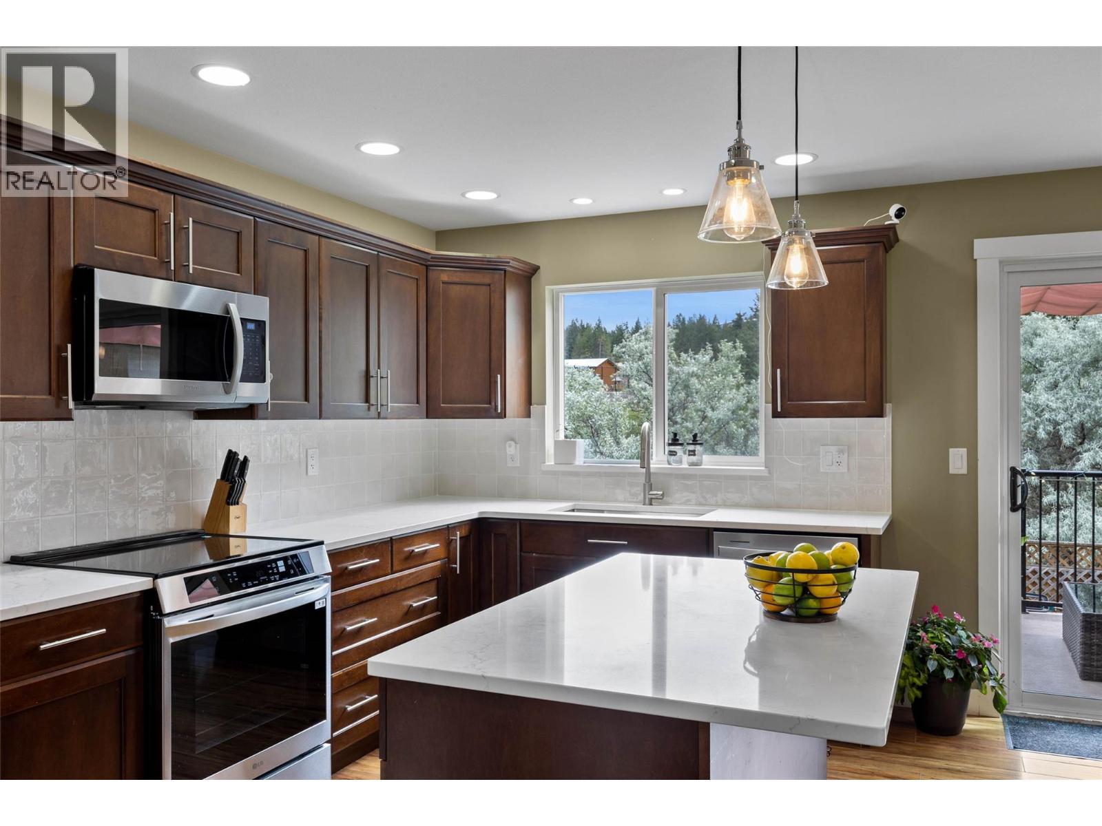 1948 Snowberry Crescent - 17