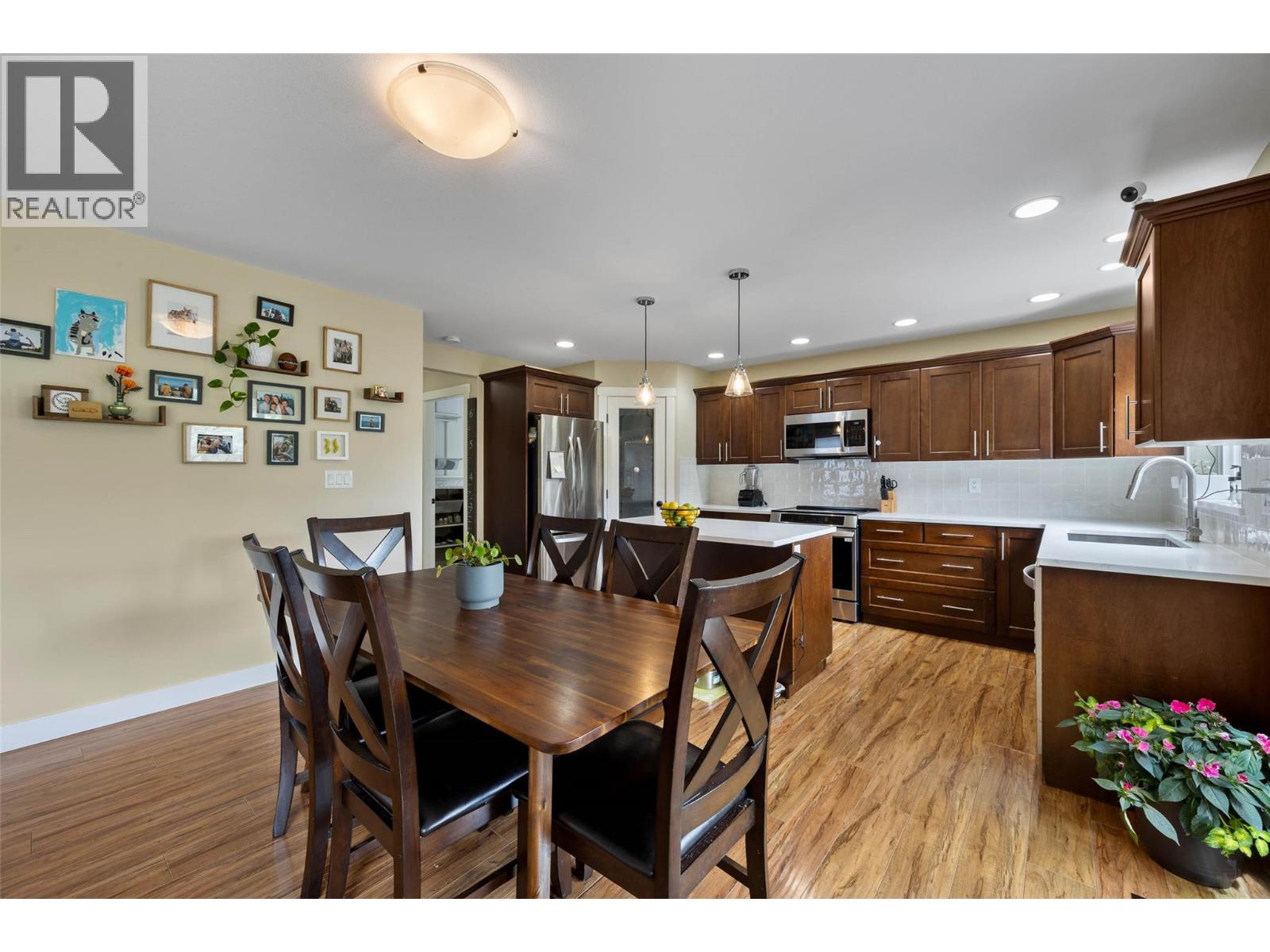 1948 Snowberry Crescent - Image 12