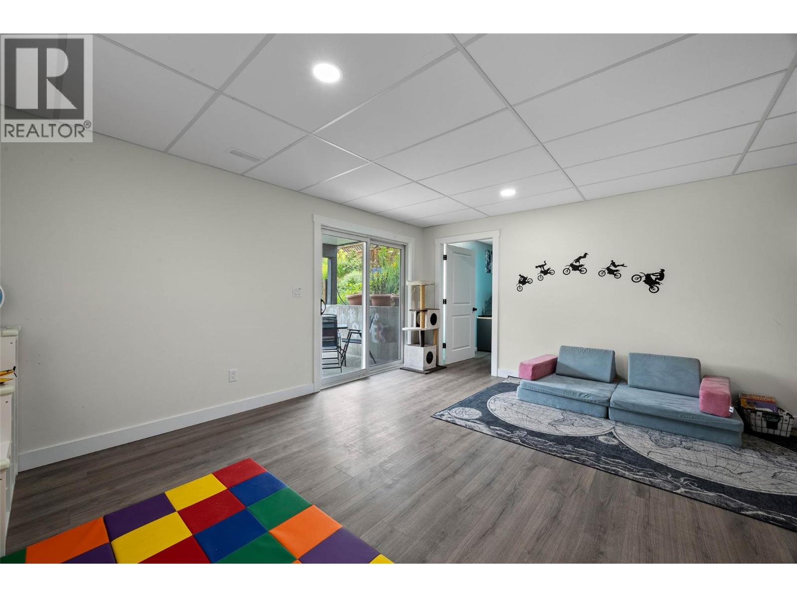 1948 Snowberry Crescent - Image 31