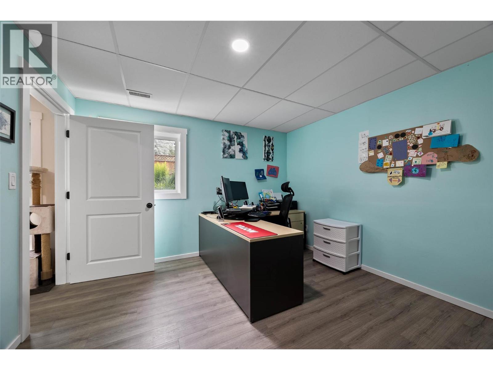 1948 Snowberry Crescent - Image 32