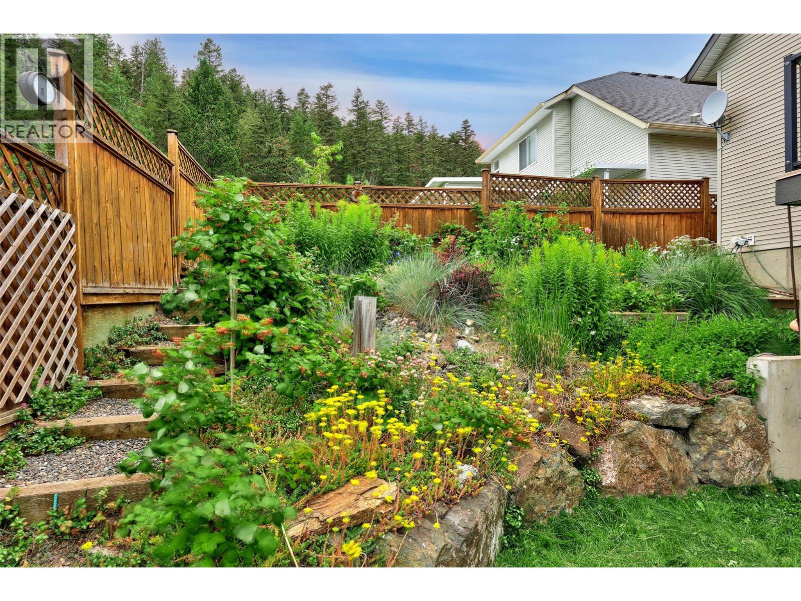 1948 Snowberry Crescent - Image 37