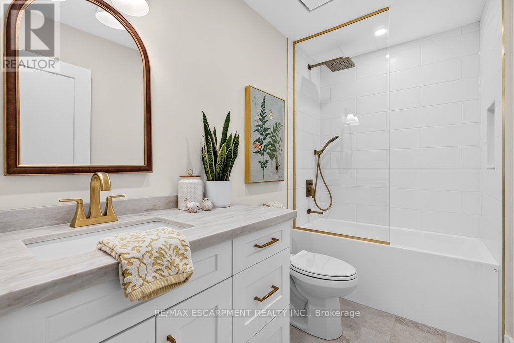 #5 2435 WOODWARD AVENUE - 26