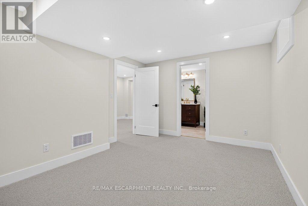 #5 2435 WOODWARD AVENUE - 31