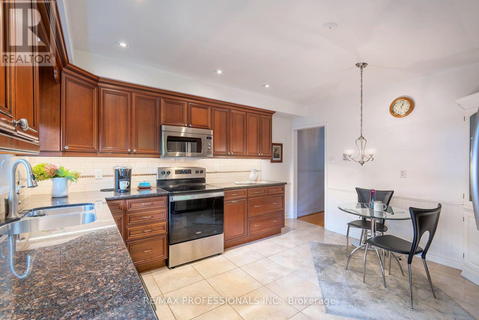 17 CLEARSIDE PLACE - Image 11